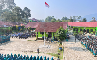 Kakantor kemenag Lampung Barat Pimpin Upacara Hari Kesaktian Pancasila di MAN 1 Lampung Barat